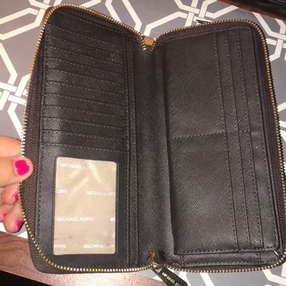 Michael Kors Wallet - Picture 3 of 4